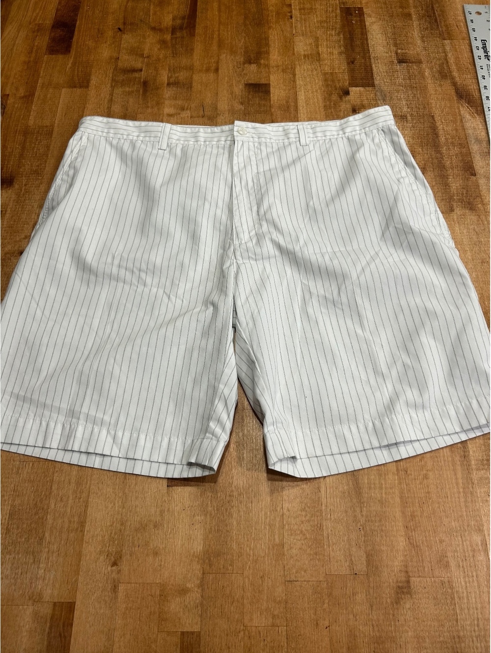 Men's White Pinstripe Polyester Shorts Size 40